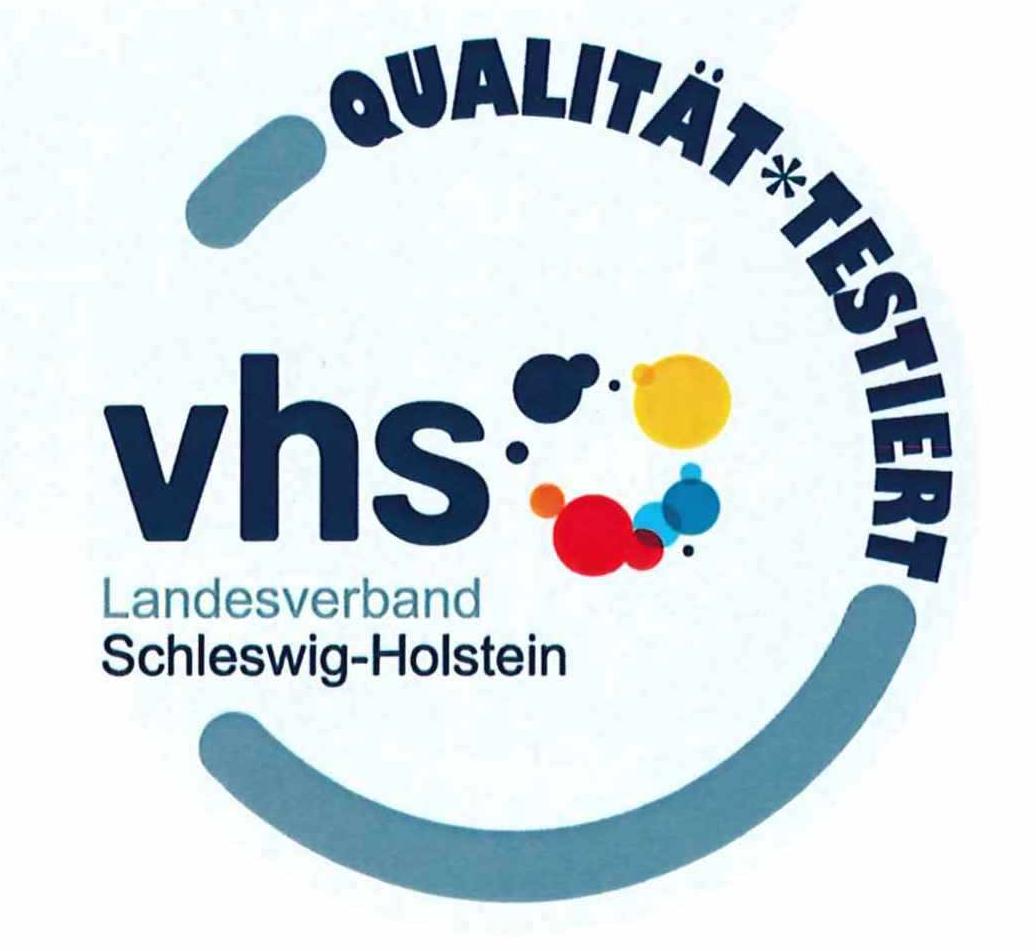 Sie sehen das Qualitätssiegel des Landesverbands Volkshochschulen in Schleswig-Holstein als Anerkennung der vhs Heide als Träger der Weiterbildung